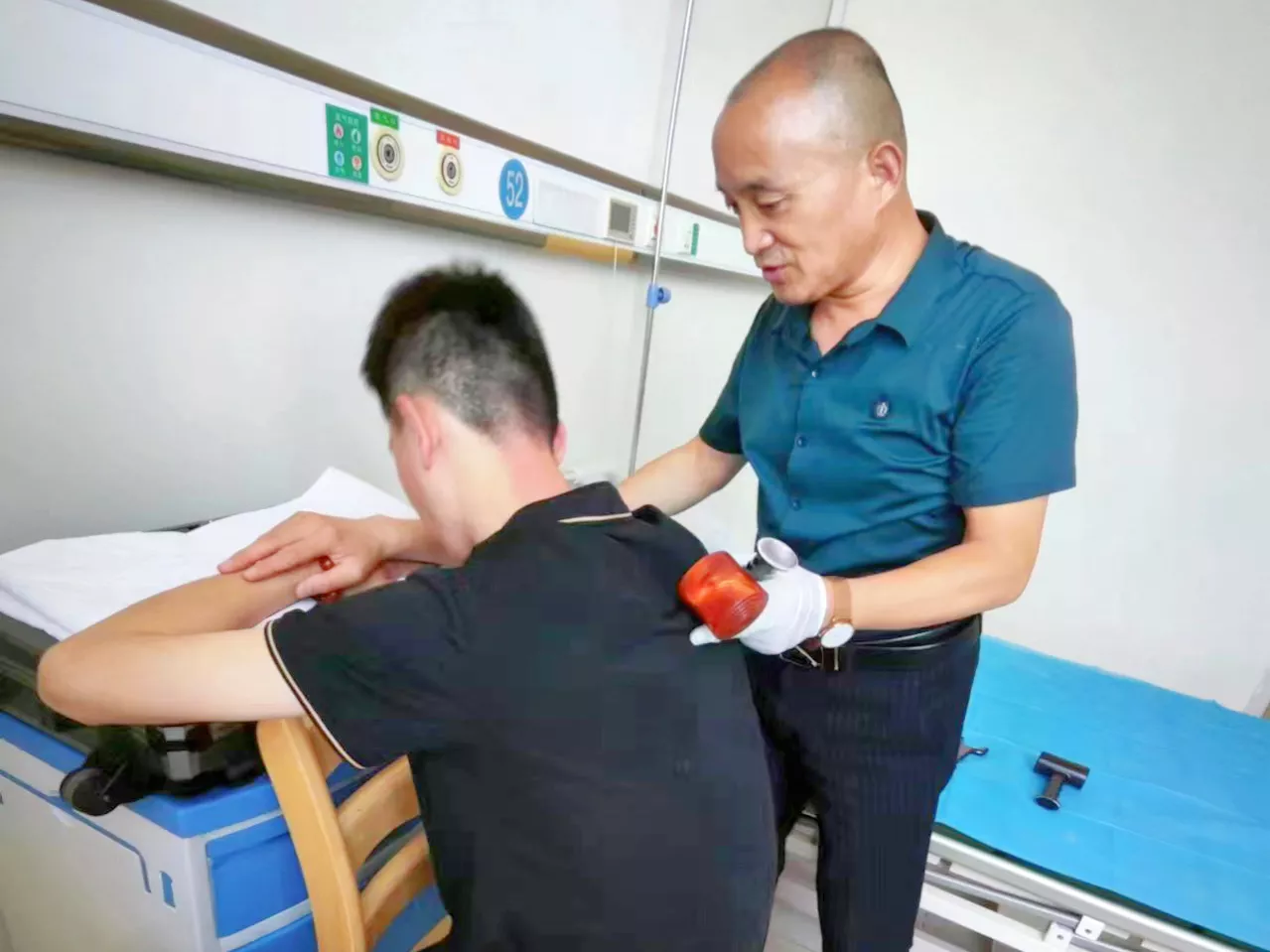 珍爱光明活动—义诊暖人心呵护眼健康
